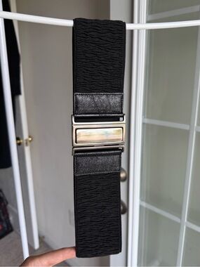 Black Elastic Waist Belt with Metallic Buckle